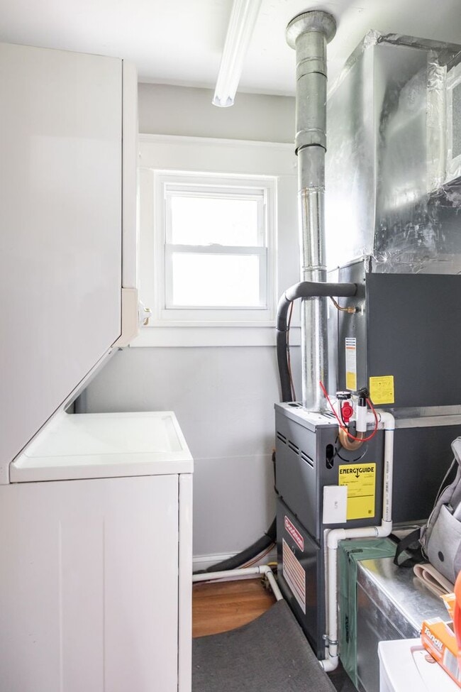 Building Photo - Quaint 2 Bedroom 1 Bath Home in Forest Hil...