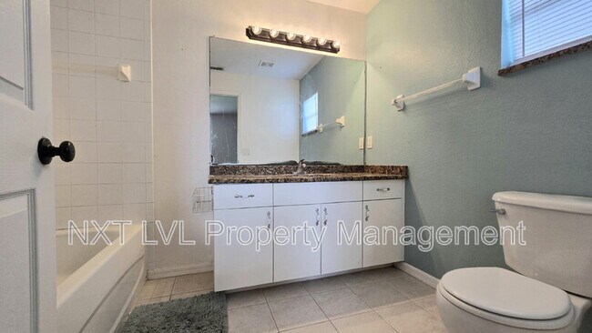 Building Photo - 1231 NW 22nd Ave