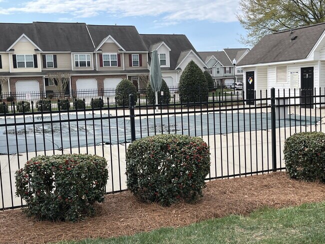 Building Photo - "Chic & Cozy: Modern 2-Bed Townhouse with Marble Accents in Greensboro!"