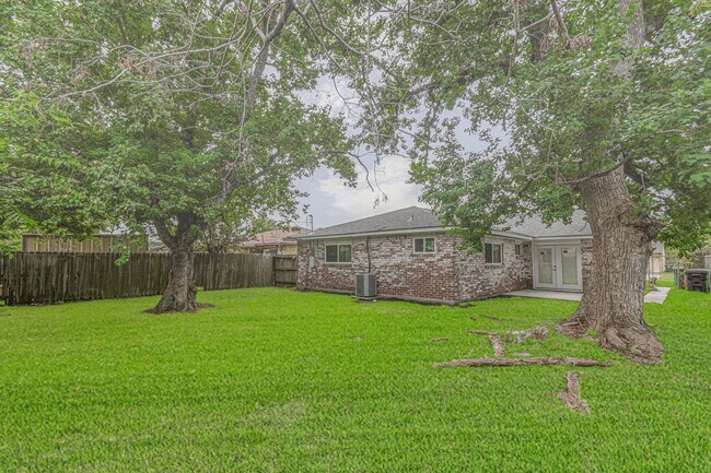Building Photo - 5003 Denoron Dr