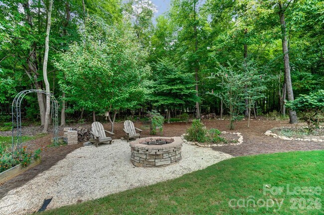 Building Photo - 1934 Madeira Cir