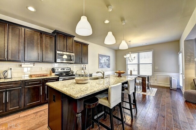 Building Photo - 2245 Black Pebble Cir