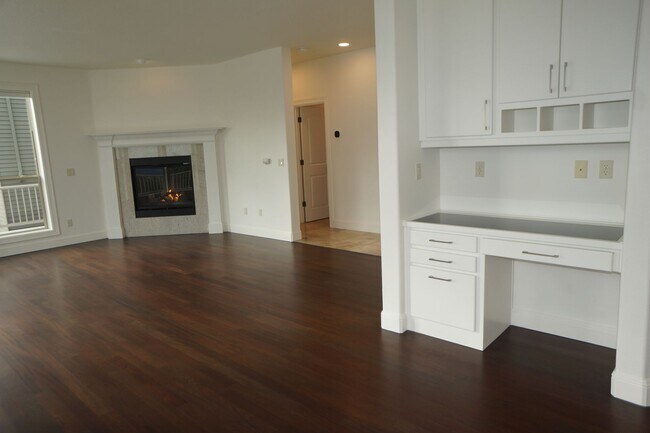 Building Photo - Exquisite NW Portland 4 bedroom with panoramic views