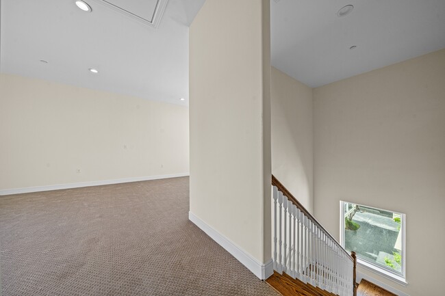 Building Photo - 2218 Converse St