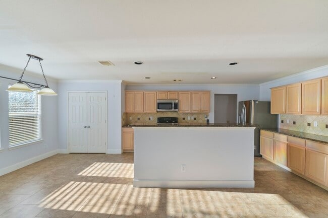 Building Photo - 15811 Vinemoss Ln