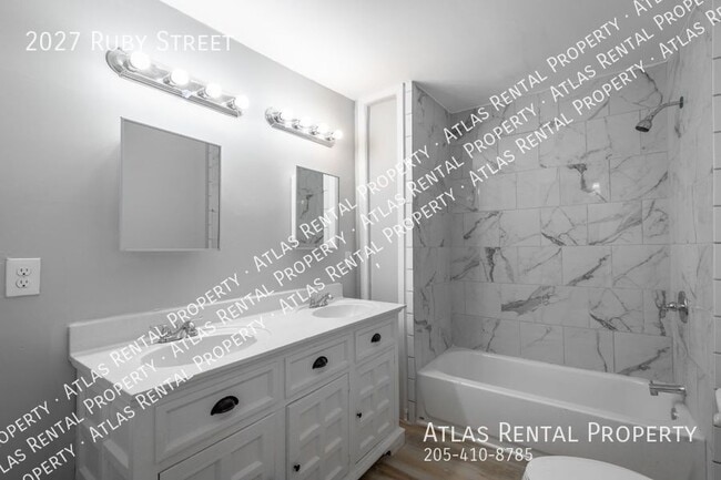 Building Photo - 2027 Ruby St