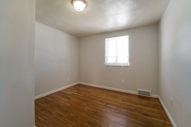 Building Photo - 211 Andora Dr