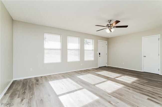 Building Photo - 2504 NE 23rd Pl