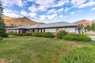 Building Photo - Single Floor Home! 3 bedroom, 3 bathrooms ...
