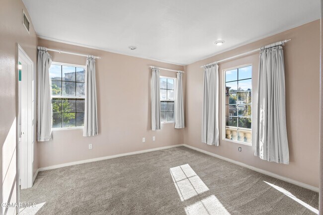 Building Photo - 516 Rustic Hills Dr