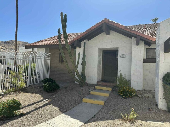 Building Photo - 2350 E Miramonte Cir