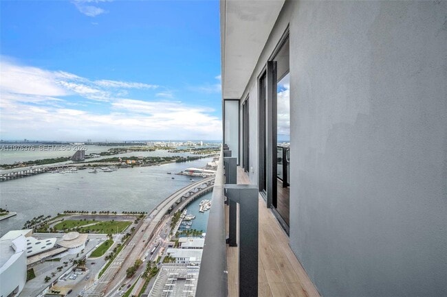 Building Photo - 398 NE 5th St