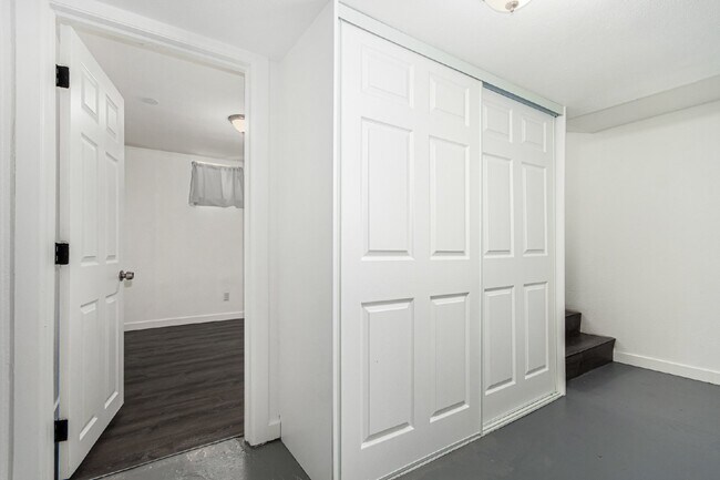 Building Photo - Lovely three bed / one bath home for rent