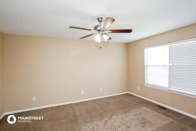 Building Photo - 10305 Cadogan Dr, Indianapolis, IN 46236
