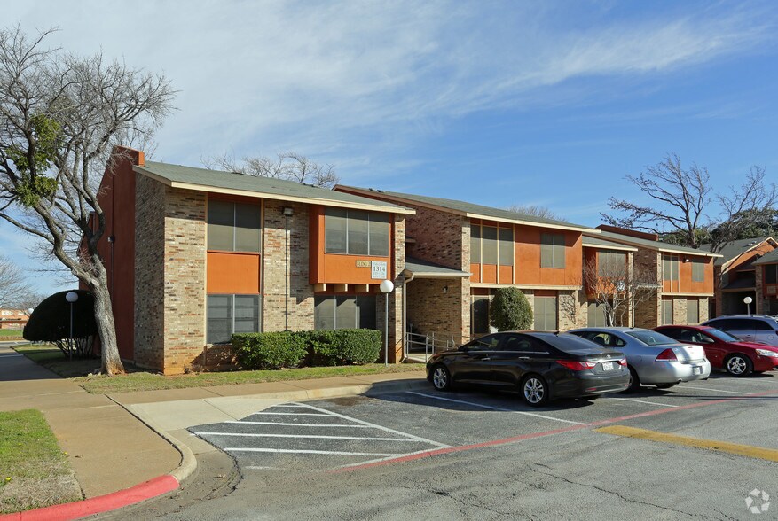 Primary Photo - Villa Bella