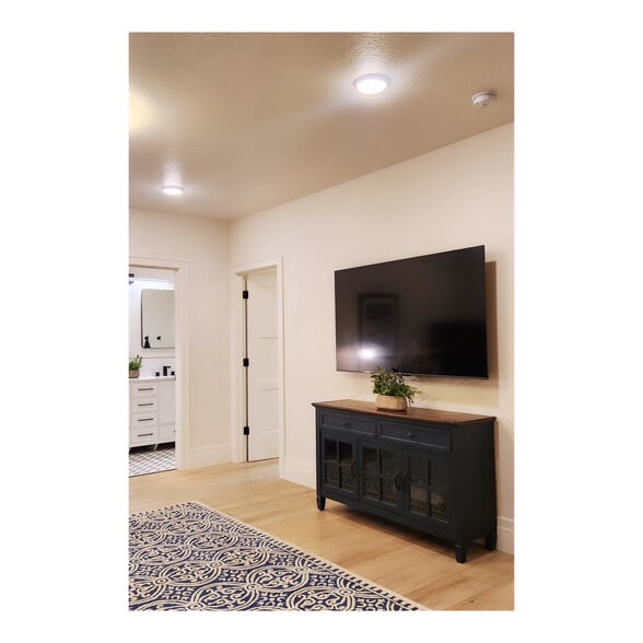 Building Photo - 107 S Moonlit Rd