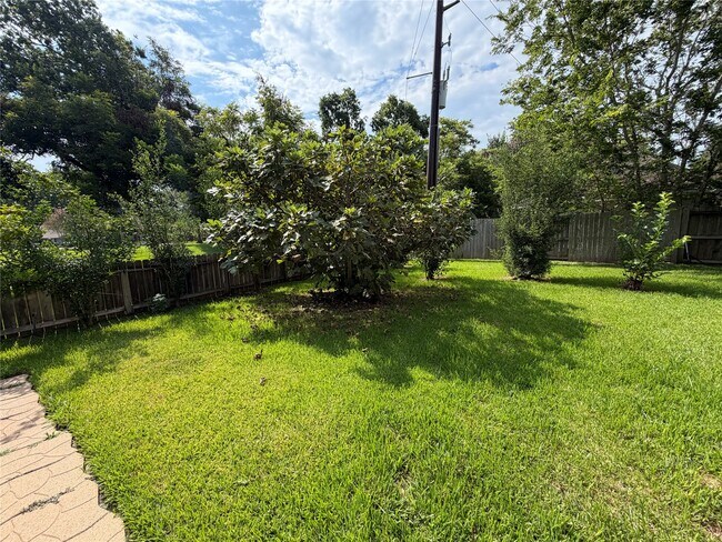 Building Photo - 3739 Elkins Rd