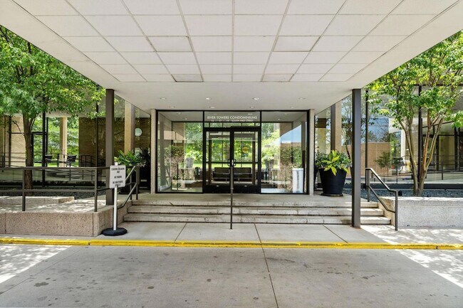 Building Photo - 19 S 1st St