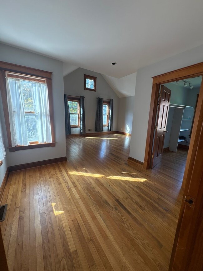 Building Photo - Renovated single family home for rent