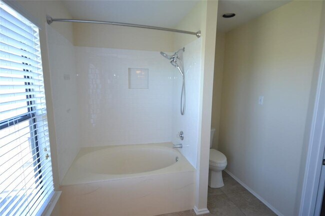 Building Photo - 3302 High Cotton Cove