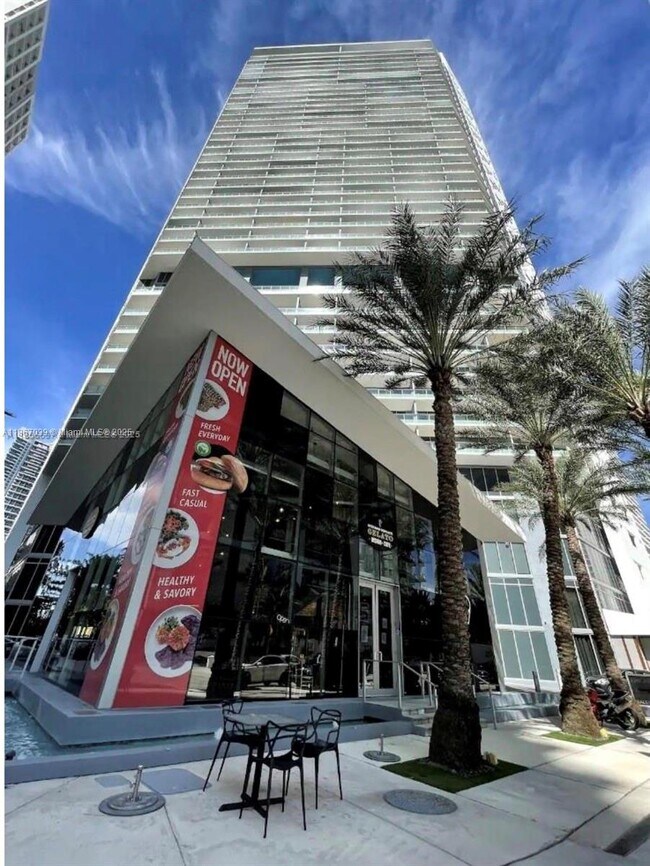 Building Photo - 1300 Brickell Bay Dr