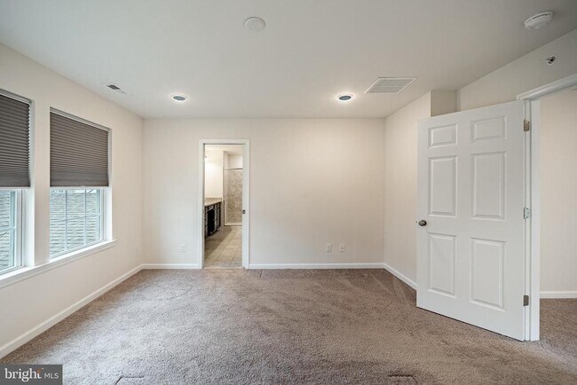 Building Photo - 720 Sun Valley Ct