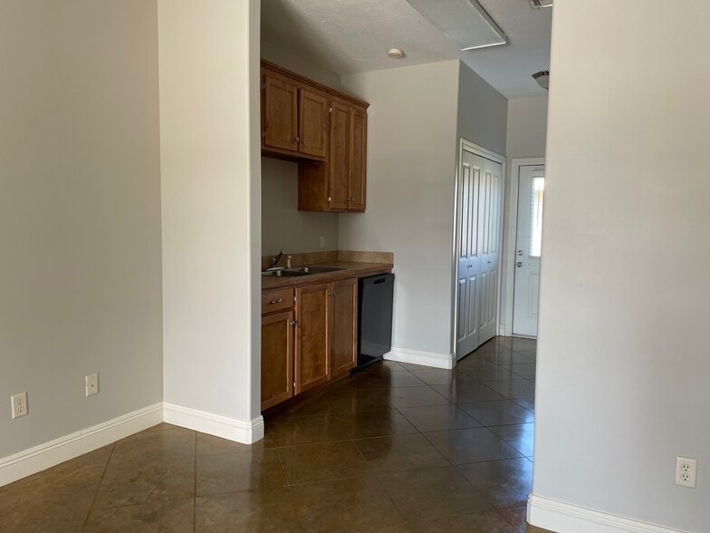 Building Photo - 608 John Stine Rd