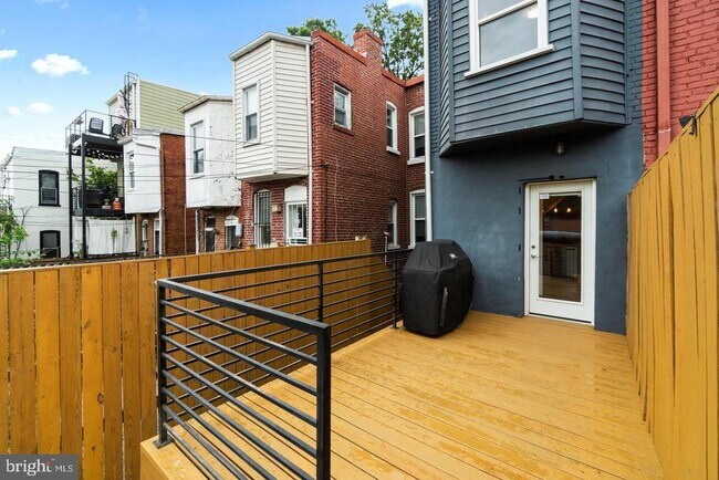 Building Photo - 1029 Euclid St NW