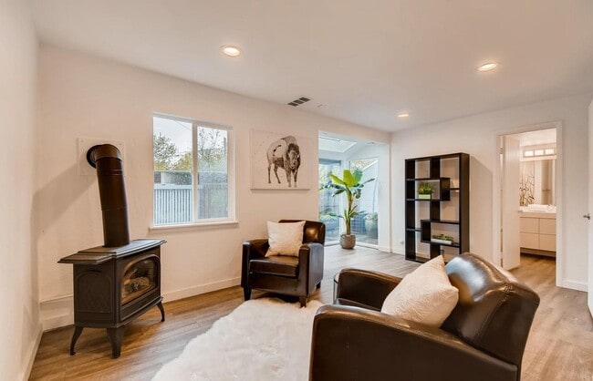 Building Photo - 2702 6th St