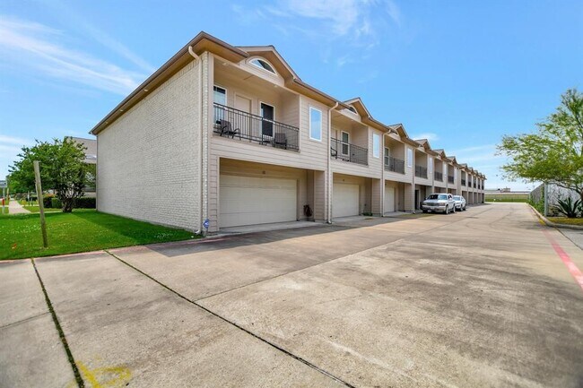 Building Photo - 20 Evanston St