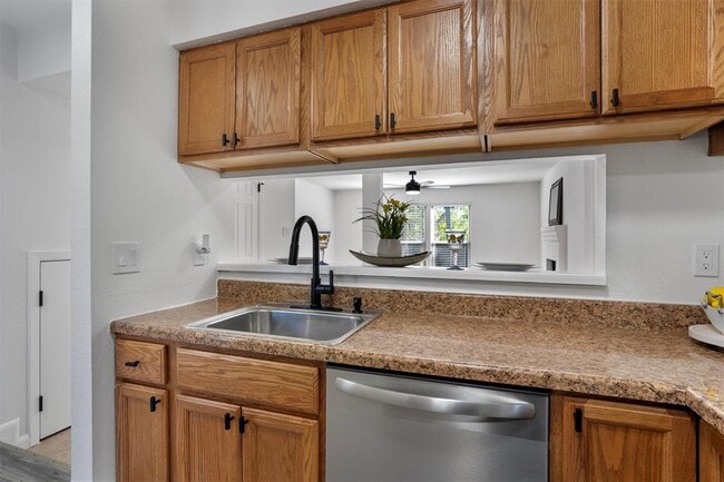 Building Photo - 6909 Woodhue Dr