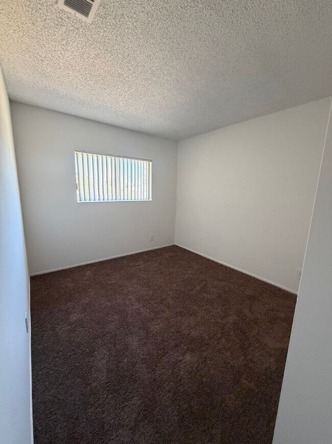 Building Photo - 242 Grayson Way