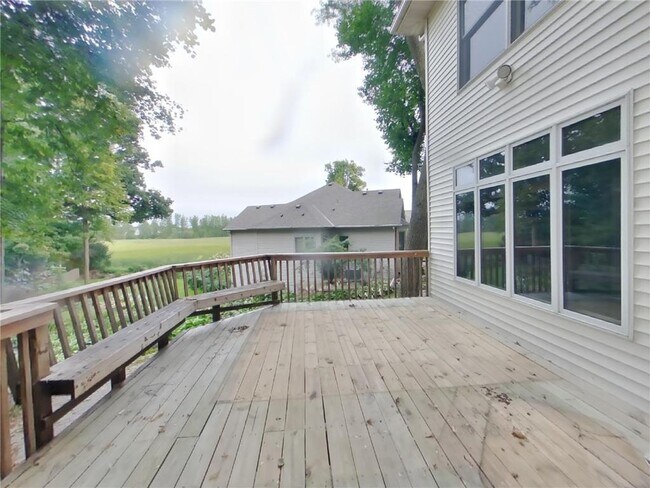 Building Photo - 8915 Umbria Pl N