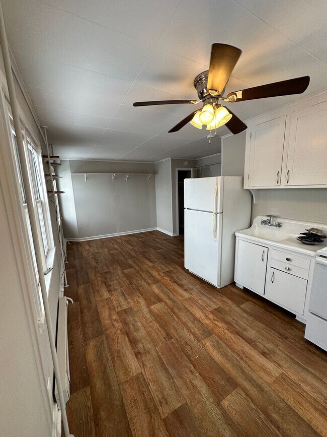 Building Photo - 213-215 E Franklin St