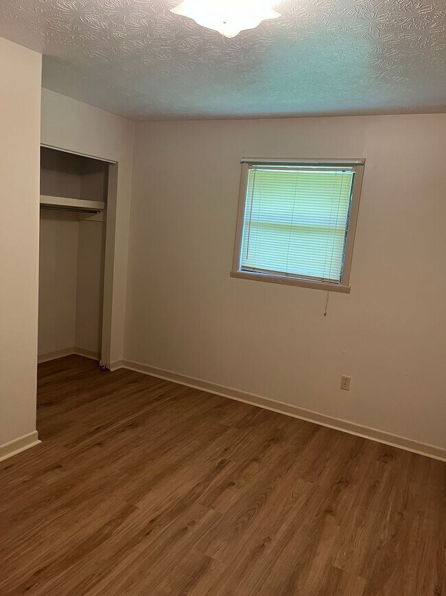 Building Photo - 1807-1807 Cedar Shoals Dr