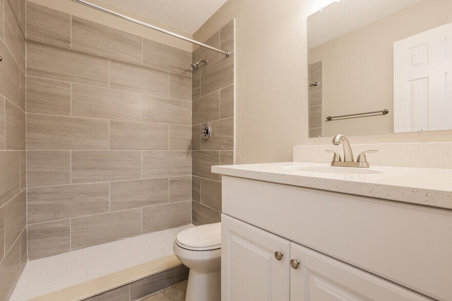 Building Photo - 6248 Drucker Cir