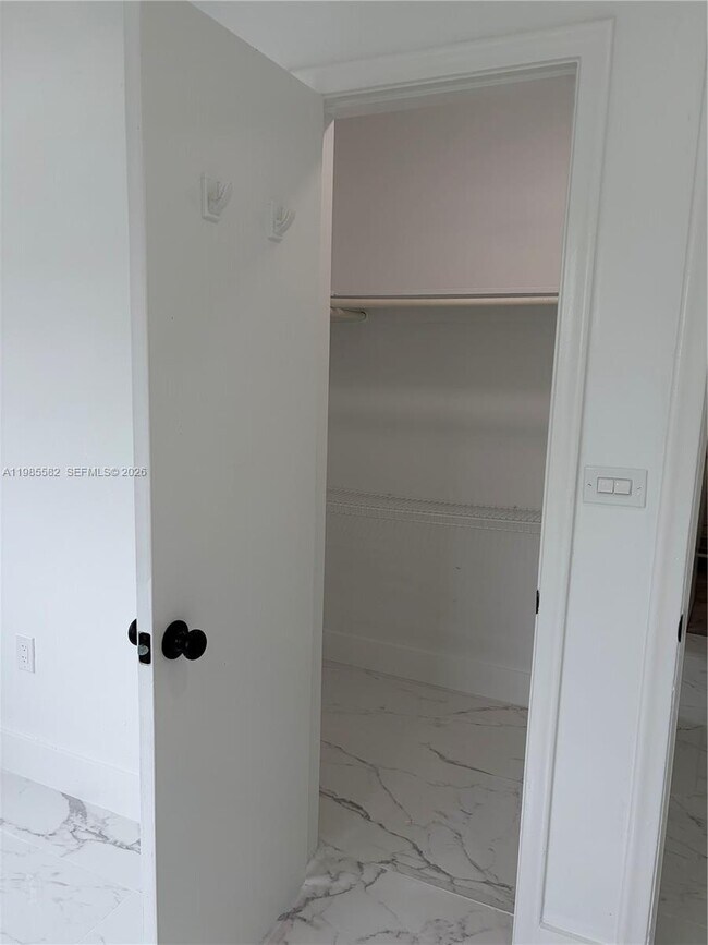 Building Photo - 6172 SW 44th St