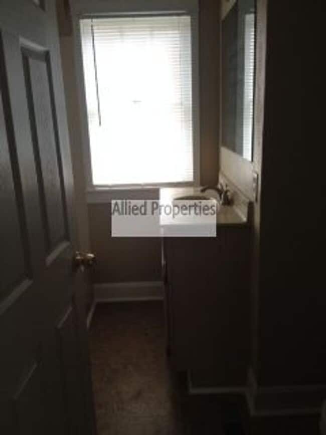 Building Photo - 1005 Minor Ave