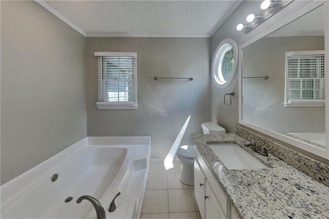 Building Photo - 2671 Ashley Dr