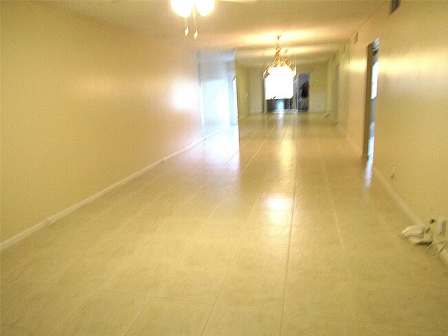 Building Photo - 3001 Portofino Isle