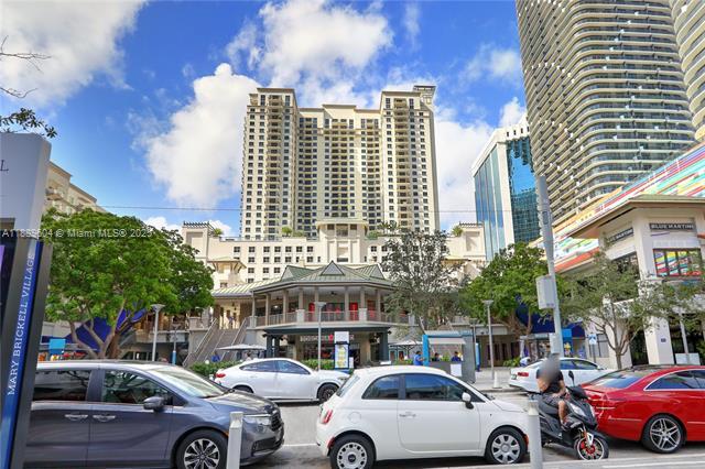 Building Photo - 999 SW 1st Ave