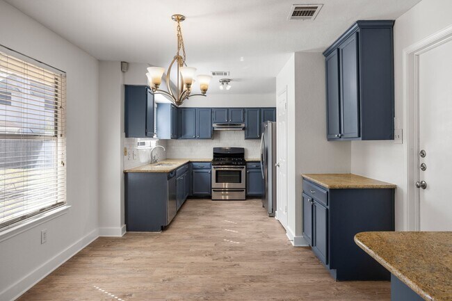 Building Photo - Charming Family Home in Highly Sought-Afte...