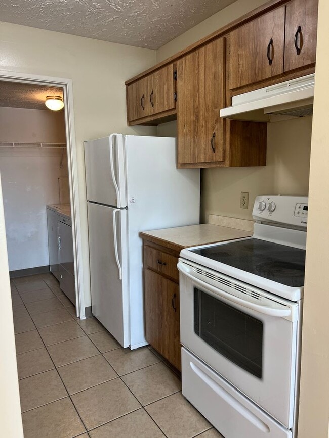 Building Photo - 2 Bedroom, 2 Bath Broadview Heights