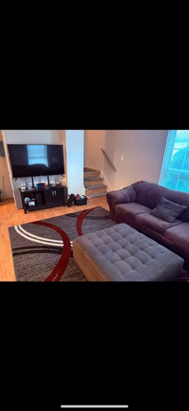 Building Photo - 35213 Taffy Dr