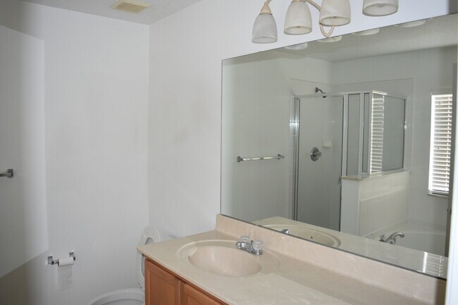 Building Photo - Quaint 3/2 Home with a Beautiful Covered F...