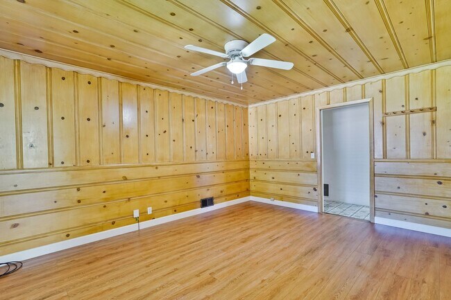 Building Photo - Midcentury Willow Glen Charmer ~ Close to ...