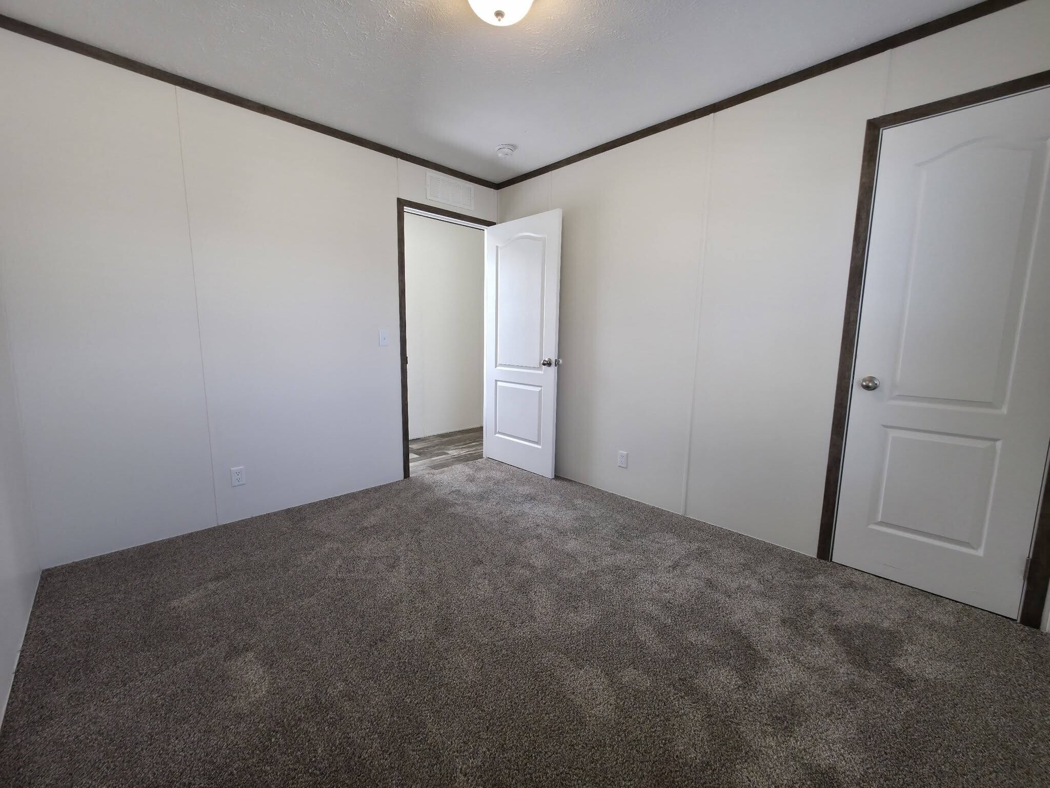 Building Photo - 1319 W Plum St