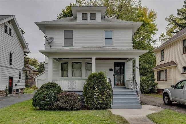 Building Photo - 282 Roxborough Rd