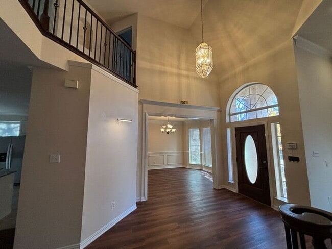 Building Photo - Beautiful 4BR 3.5BA Home w/ 3 Car Garage • Patio & Yard • 3 living areas in Grapevine
