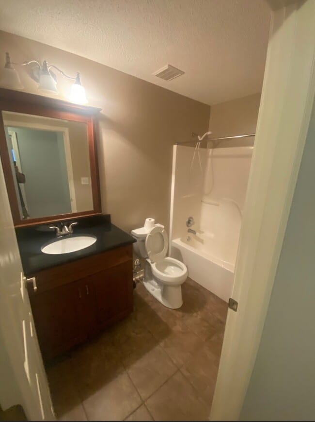 Building Photo - 8251 Magnolia Village Dr N